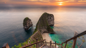 kelingking beach 1600x900